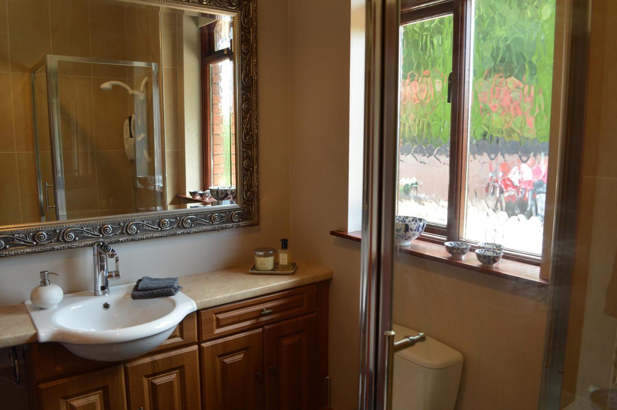 Ravenwood Bed & Breakfast Касълбелингам Екстериор снимка